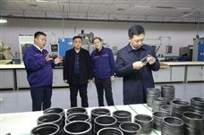 河北临西县主要领导一行到西北轴承考察交流